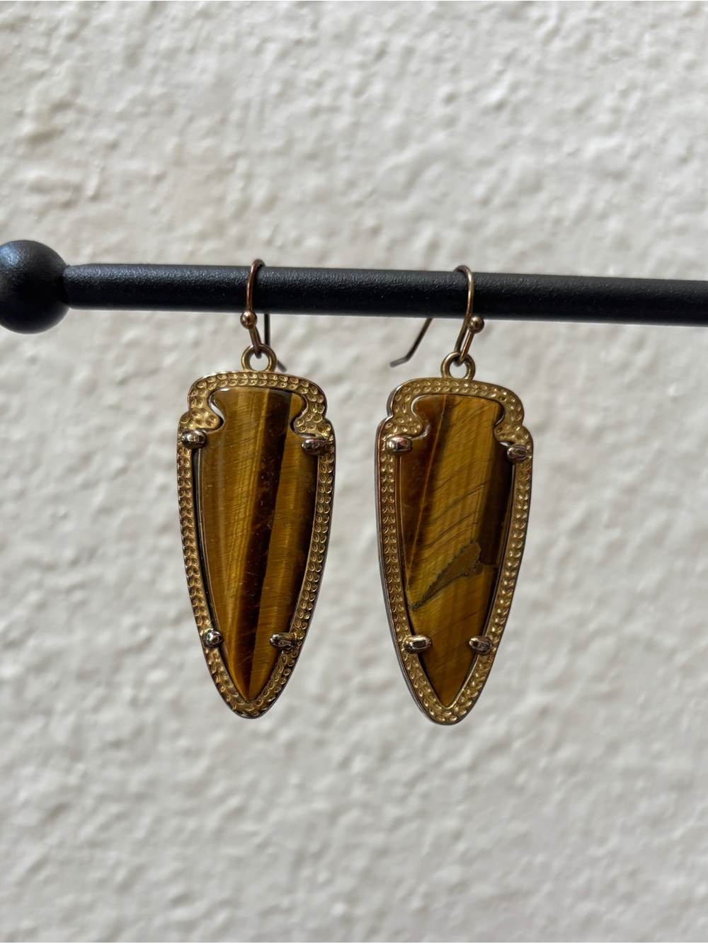 Retired Kendra Scott Skylar Arrowhead Drop Earrings - Tiger's Eye & Gold Tone